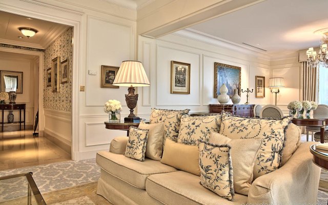 Four Seasons Hotel George V in Paris, France from 2981$, photos, reviews - zenhotels.com guestroom