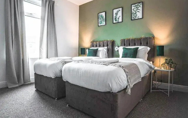City Centre Stay Sleeps 5 - Contractors - Tourists