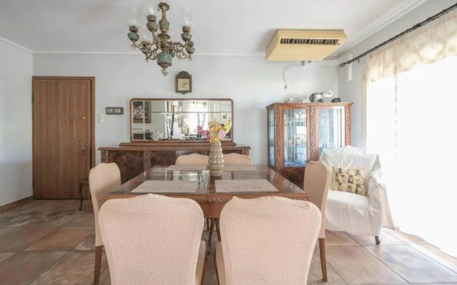 Seaside 2BR apartment in Varkiza 2mins walk from beach