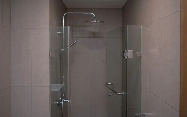 Comfy And Modern Look 2Br At Yukata Suites Apartment