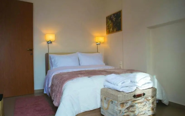 Sunny Central Luxury Apartment