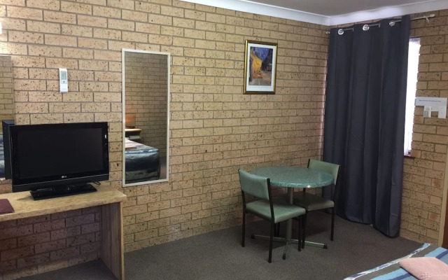 Three Ways Motel