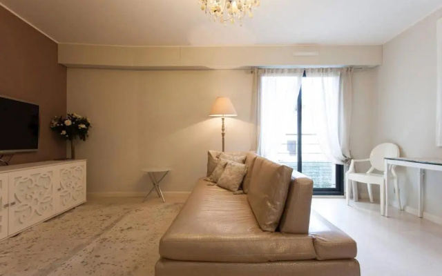 Carlton Riviera Apartment
