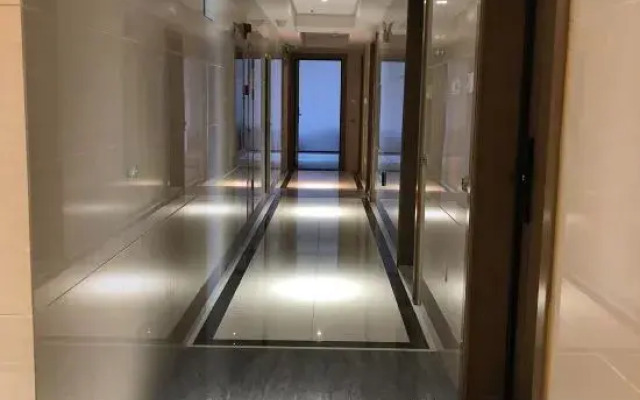 Luoyi Apartment (Fuyang Hengda Lvzhou Shop)