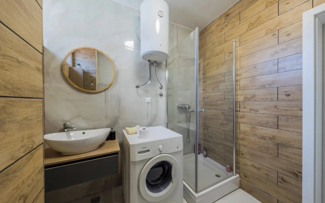 A 2 - Spacious apt on Seafront With the sea View