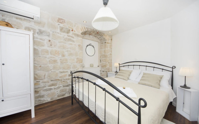 Apartments Stone Elegance