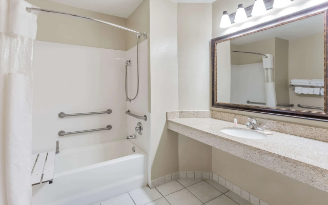 Baymont by Wyndham Mequon Milwaukee Area
