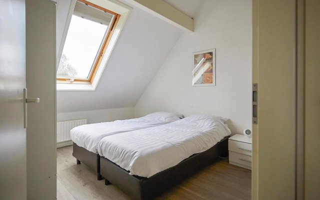 Awesome Home in Heinkenzand With Wifi and 4 Bedrooms