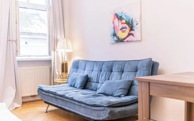 Simple 2 Bedroom Apartment with WiFi