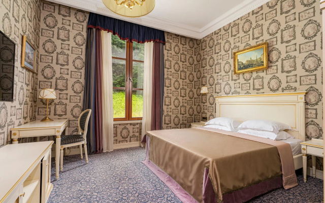 Russian Seasons boutique-hotel Nevskiy