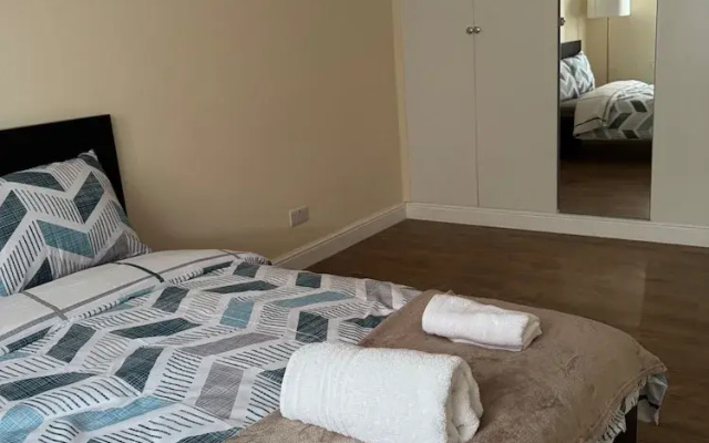 Close Central London 2 bed Flat Sleeps 4