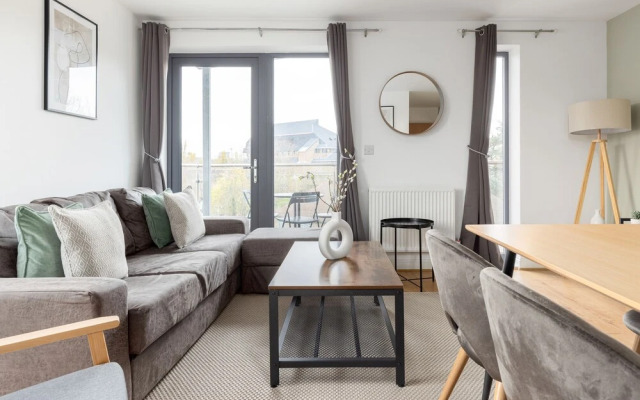 Premium 2 Bed Flat near Colindale Station