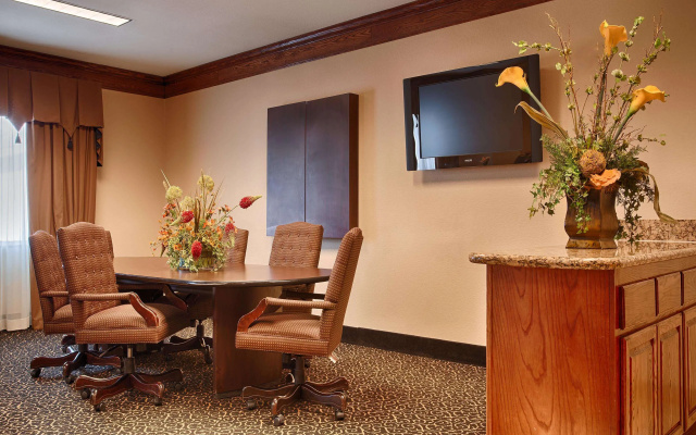 Best Western South Plains Inn & Suites