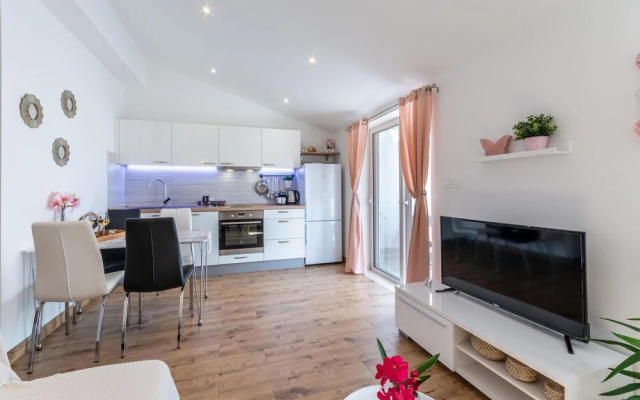 Stunning Apartment in Milna With 1 Bedrooms and Wifi