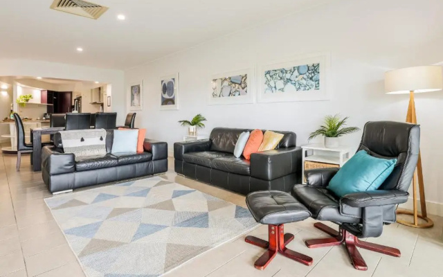 Azure Vista - 3 Bedroom Unit - Ocean Views