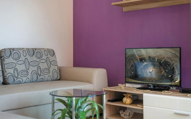 Nice Home in Podstrana With Wifi and 2 Bedrooms