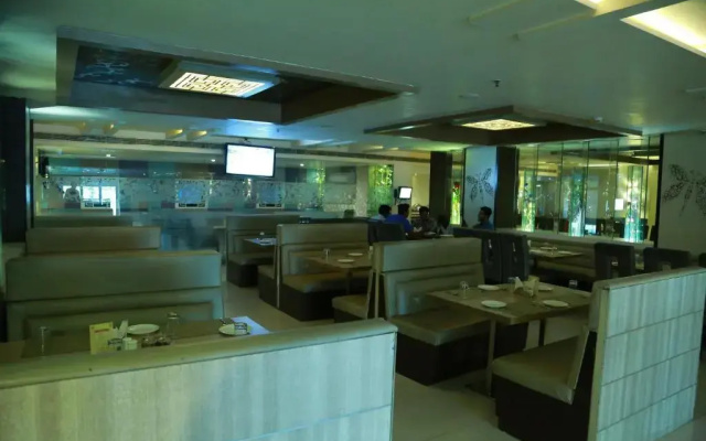 Hotel Swagath Grand Ecil