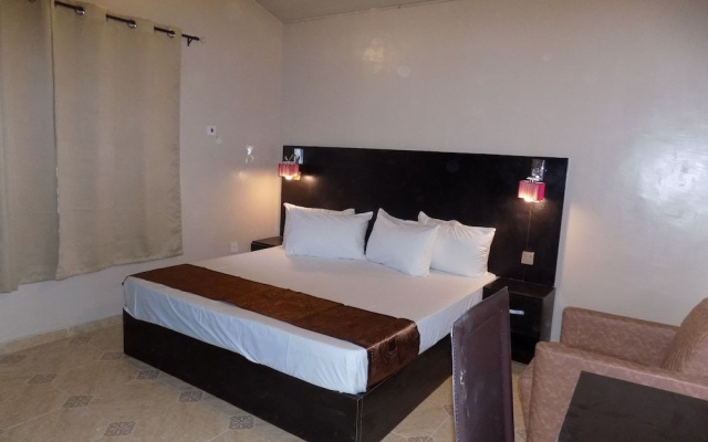 Posh Apartments Bussiness Hotel