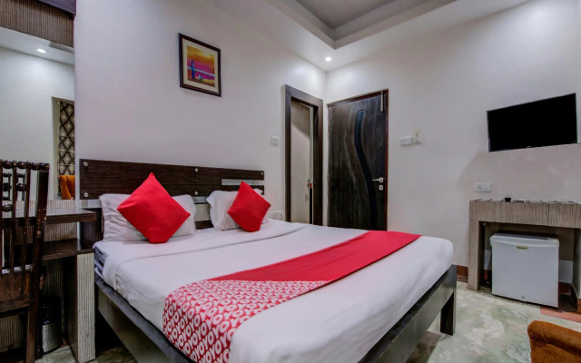 OYO 3512 Hotel Crystal Residency
