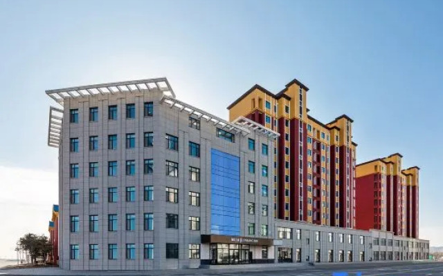 Jinjiang Hotel (Jinzhou Linghai Jiuhuashan Potala Palace Square)