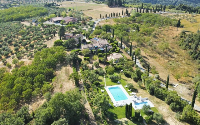 Tuscan Retreat With Pool
