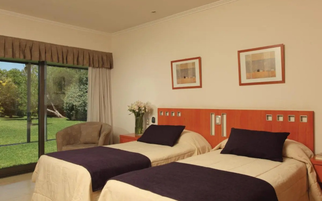 Camberland Resort And Suites Pilar