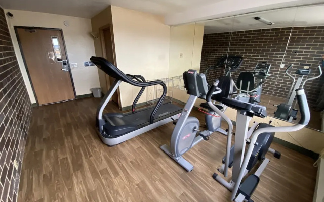 DAYS INN WAUSAU/NORTH/I-52 (Motel 6 Wausau)