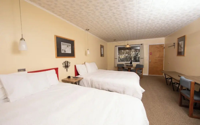 Yodeler Motel