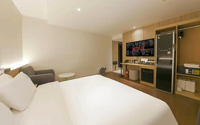 Gimhae The Van Hotel