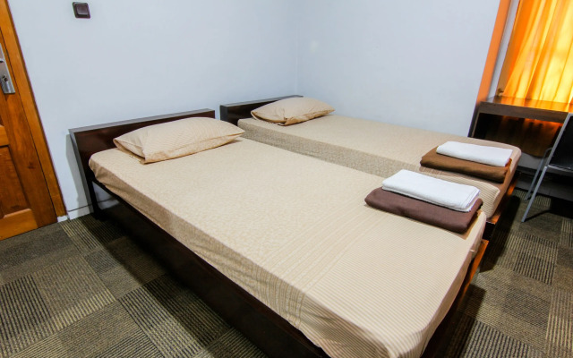 Embe Enem Homestay by ZUZU