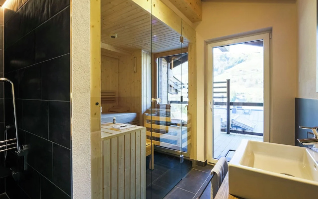 Lush Apartment in Kaprun with Sauna, Hot Tub & Views