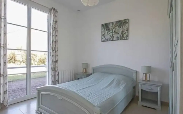 Spacious Holiday Home in Aure sur Mer With Garden