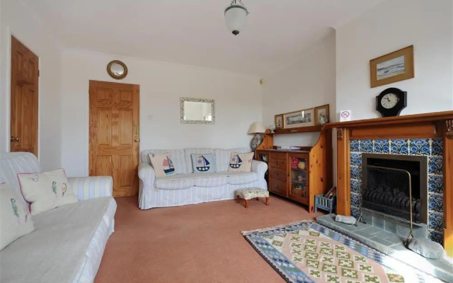 2 Kersbrook Gardens