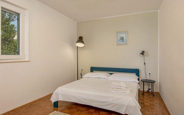Stunning Home in Malinska With Wifi and 3 Bedrooms