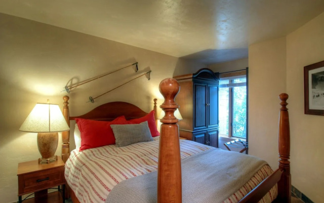 127 Ridgepoint 3 Bedroom Townhouse by RedAwning