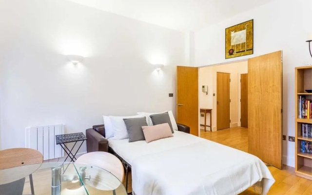 Bright & Comfortable Angel Apartment