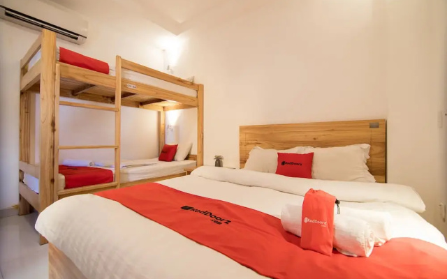 RedDoorz @ Bui Vien Walking Street - Hostel