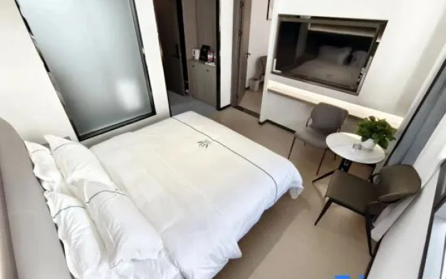 Yilong Lanshe Hotel