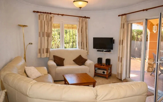 Ch1200 in Oliva With 3 Bedrooms and 2 Bathrooms
