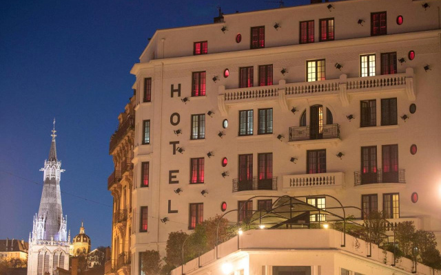 hotelImage
