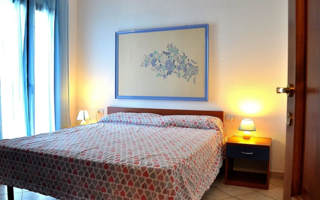 Inviting Holiday Home In Loiri With Swimming Pool Near Sea