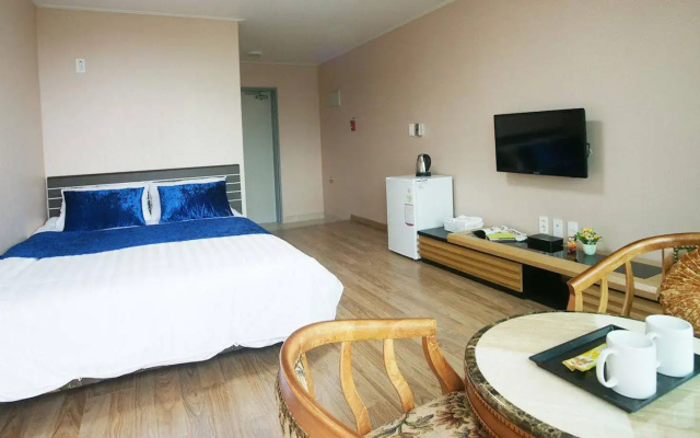 Stone And Wind Resort