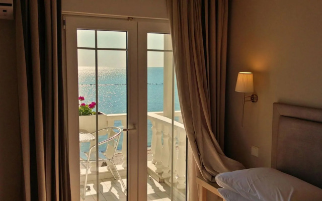 Avra Hotel