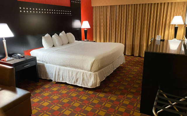 Ramada by Wyndham Rochelle Park Near Paramus