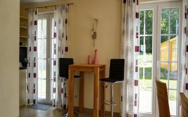 Holiday House Nightingale, Glowe
