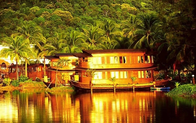 Aunchaleena Beach Front Resort