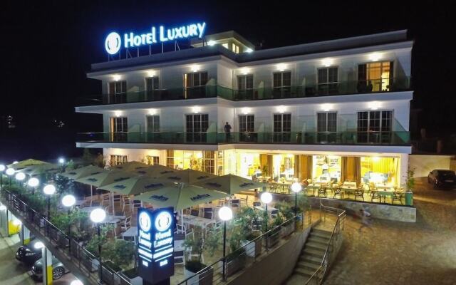 Отель Luxury Албания, Ксамил - отзывы, цены и фото номеров - забронировать отель Luxury онлайн вид на фасад