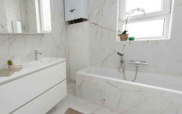 One Lux Stay 2br/ 2BA Antwerp Near Central Station