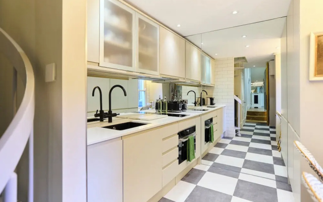 The Kensington Designer's Retreat -1bdr Flat