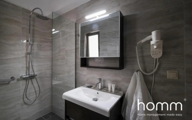Spacious & Minimal Paiania homm 10min to Airport